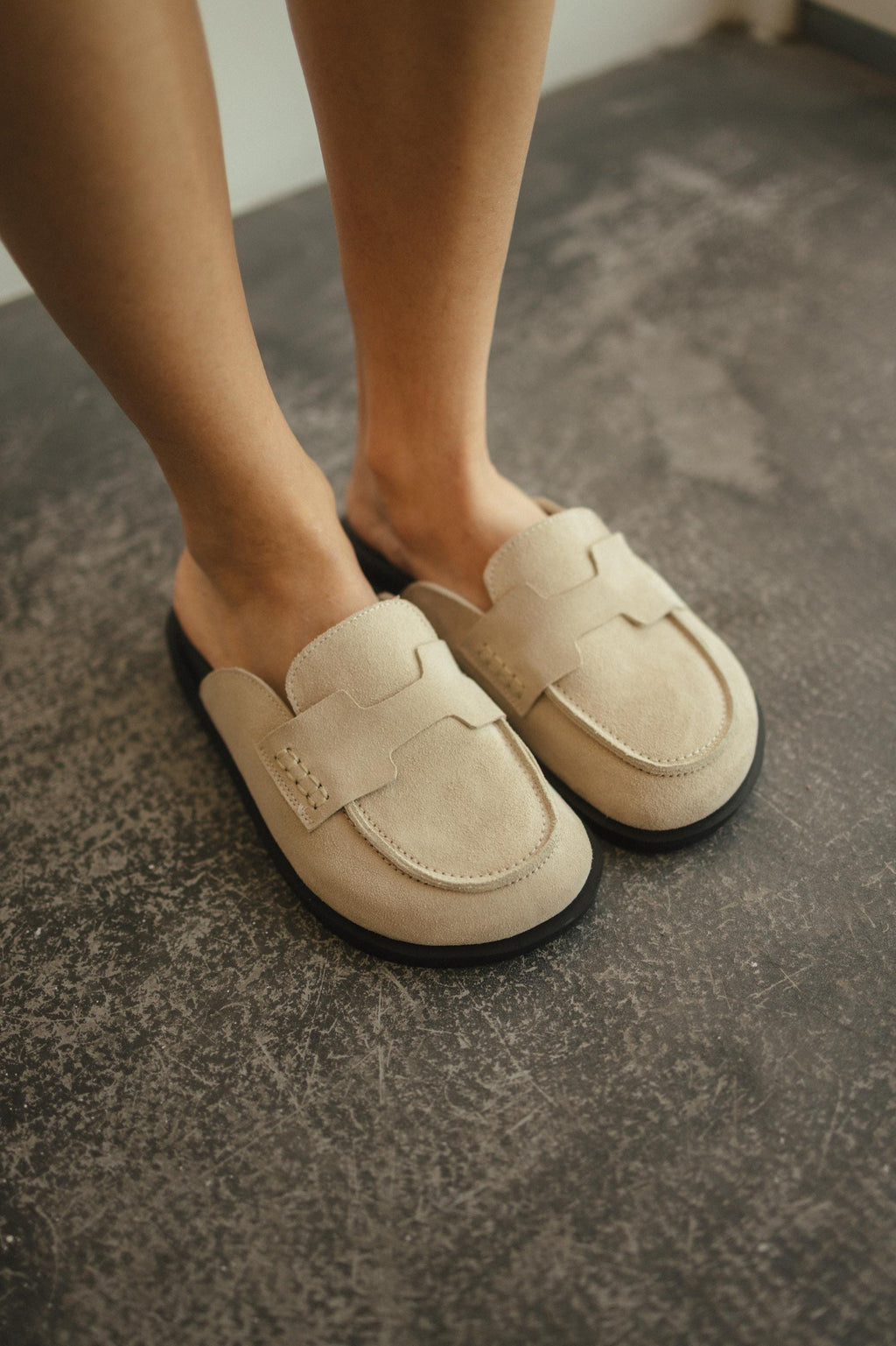 Suede slip-on mules wide toe orthopedic slippers front view