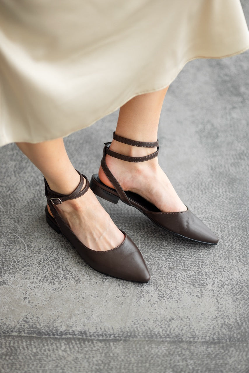 Elegant pointed toe ballet flats in genuine brown leather