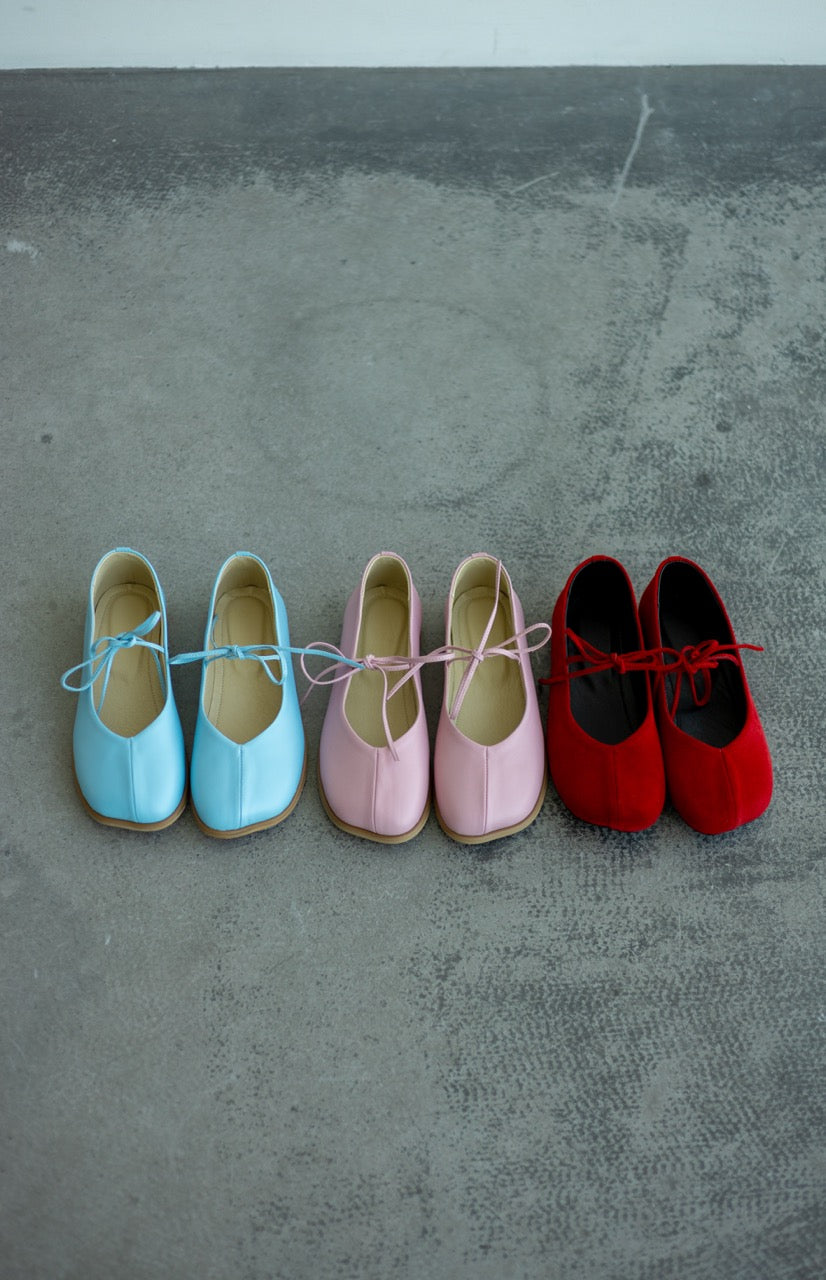 Women’s flat shoes wide toe comfortable design side view