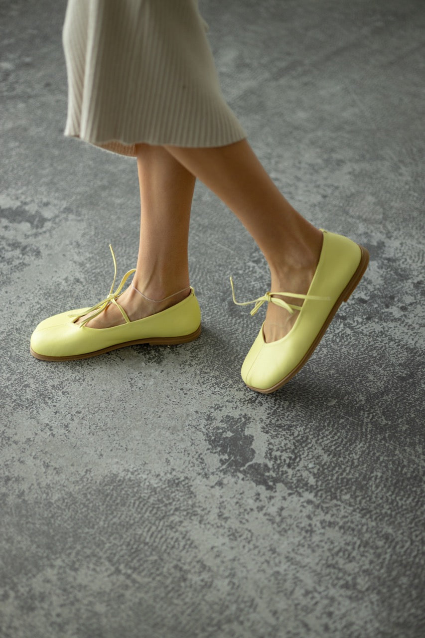 Leather ankle ties detail