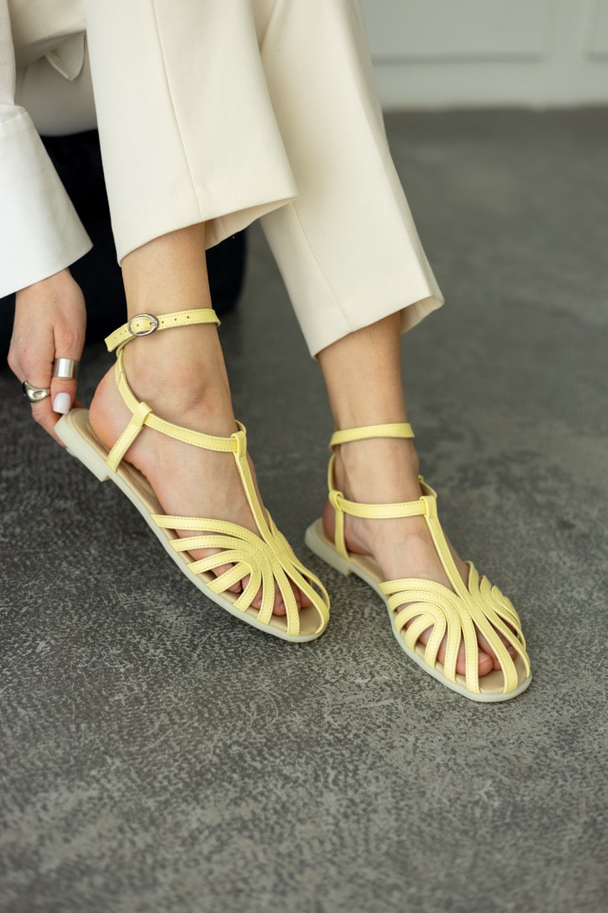 Comfortable flat leather sandals for everyday summer wear