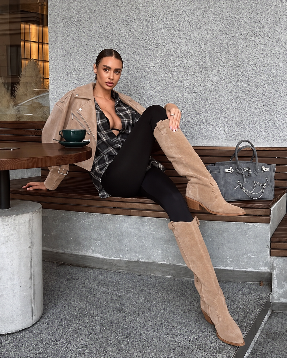 Hohe Cowboystiefel aus Wildleder, hohe Wildlederschuhe zum Schnüren, Cowboystiefel mit Absatz.