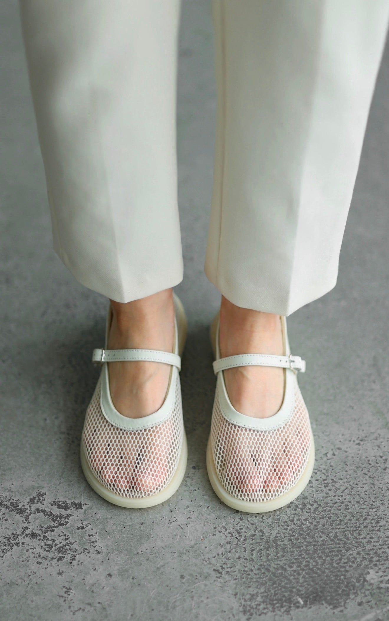 Women’s mesh ballet flats with leather straps and low heel