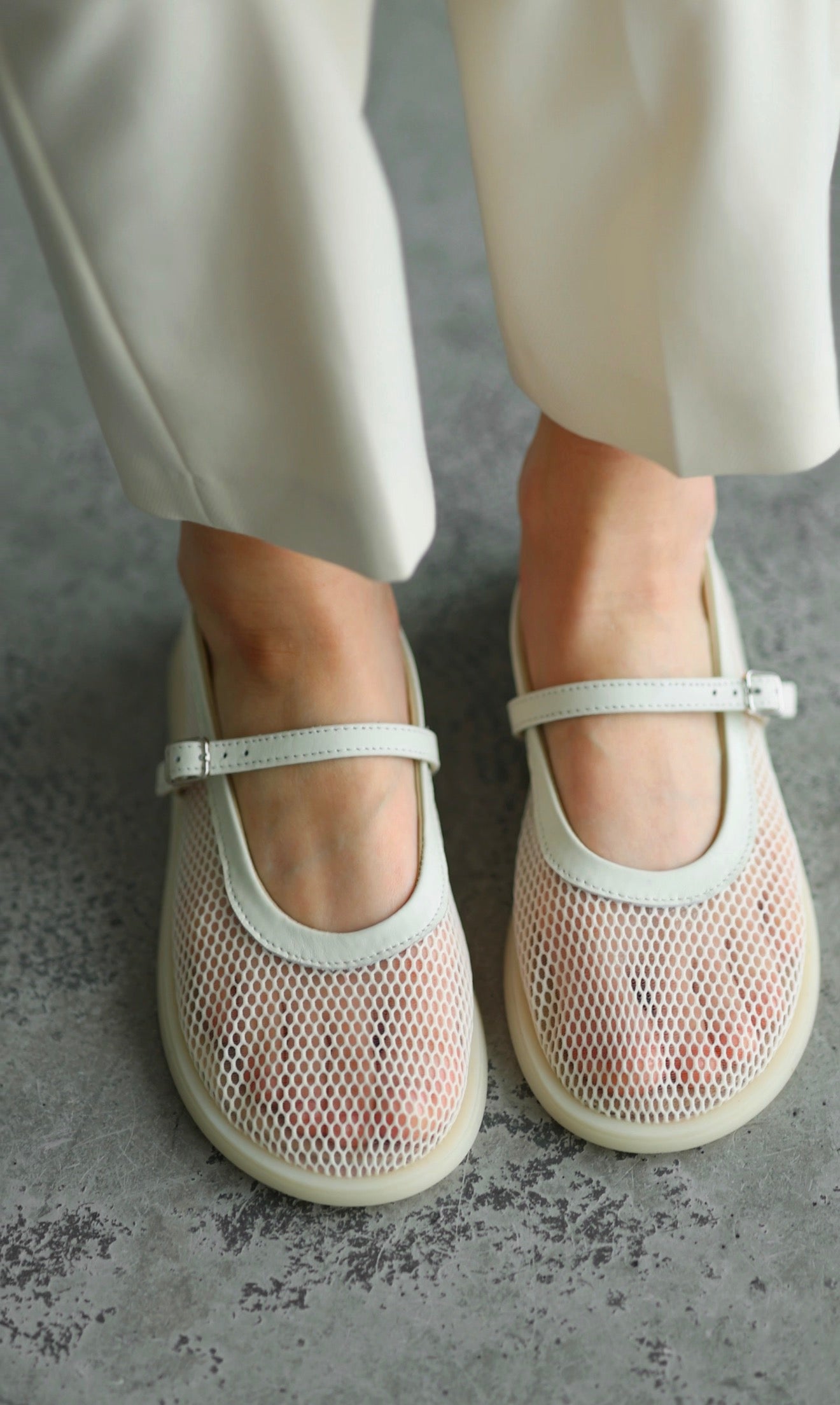 Comfortable women’s ballet flats with soft mesh upper