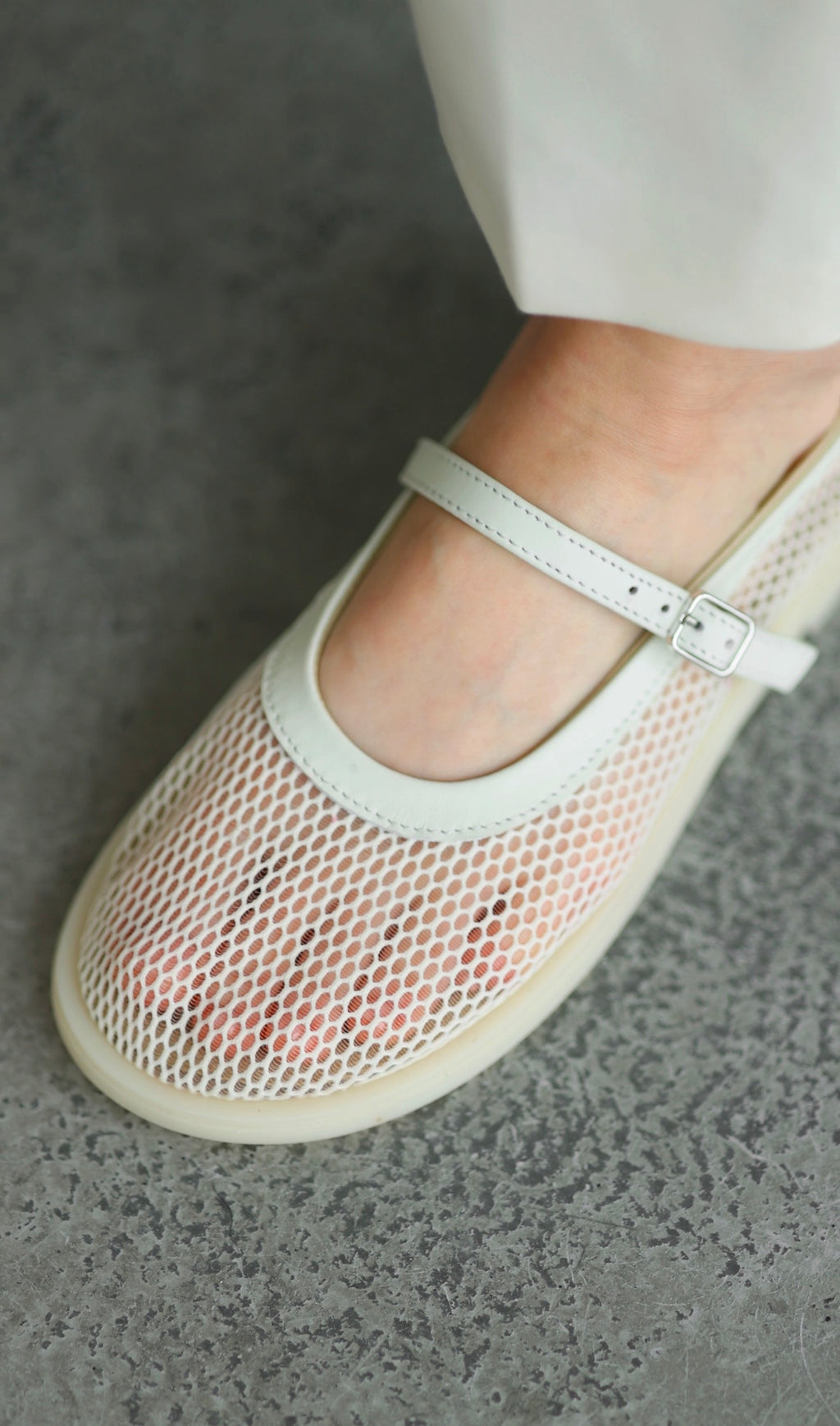Minimalist mesh ballerina shoes with low block heel