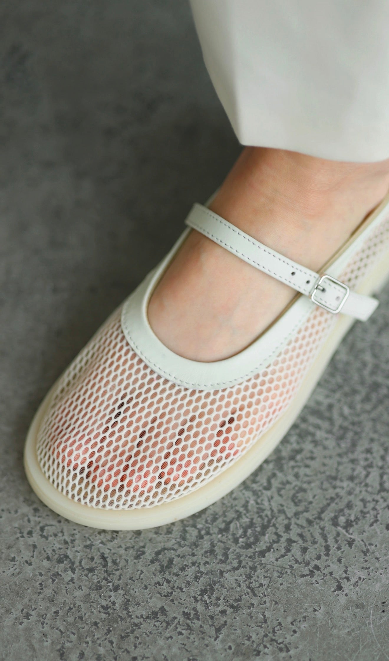 Minimalist mesh ballerina shoes with low block heel