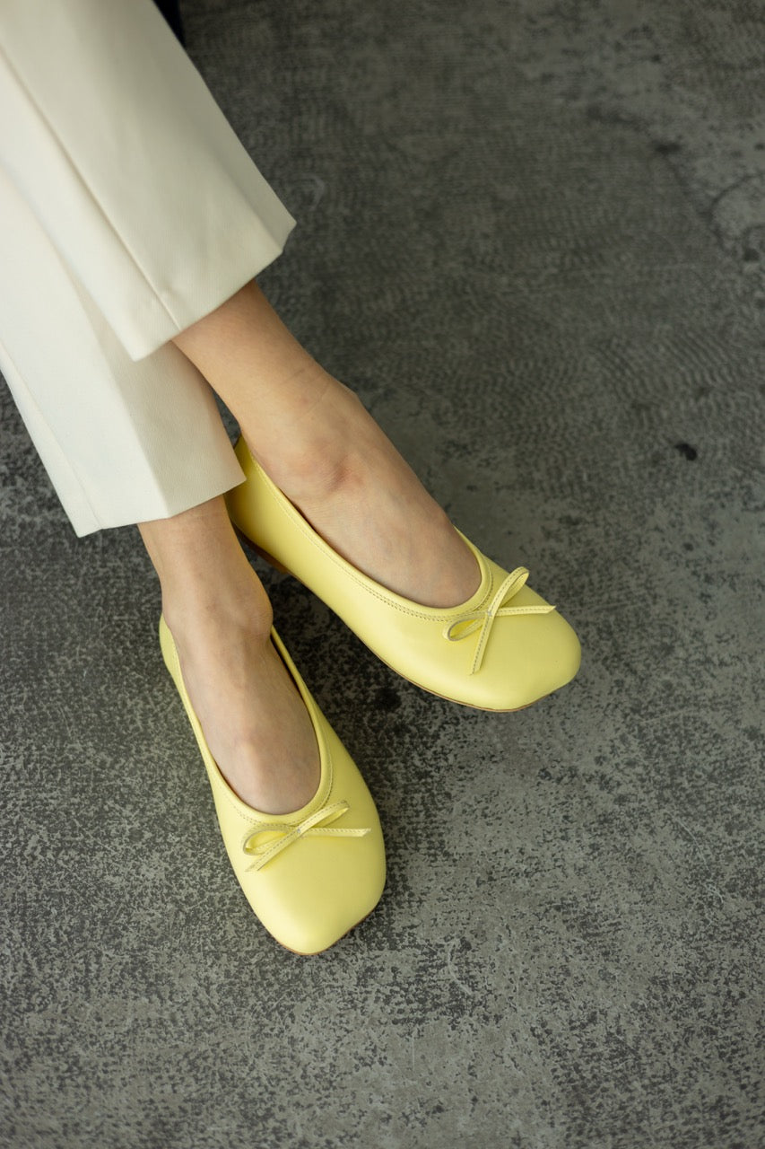 Light yellow leather ballet flats with wide toe and decorative bow