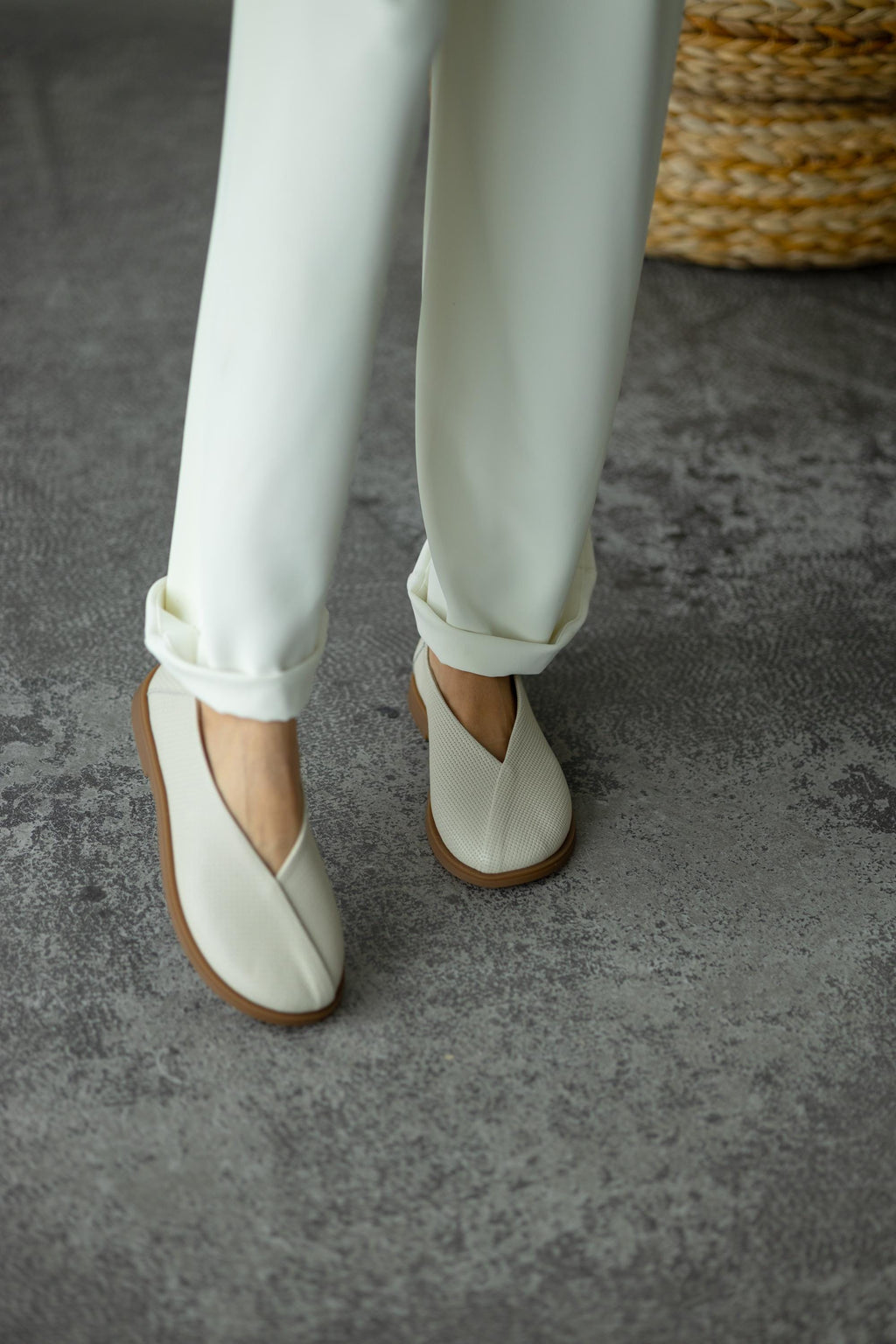 Flexible sole lightweight summer flats for everyday wear