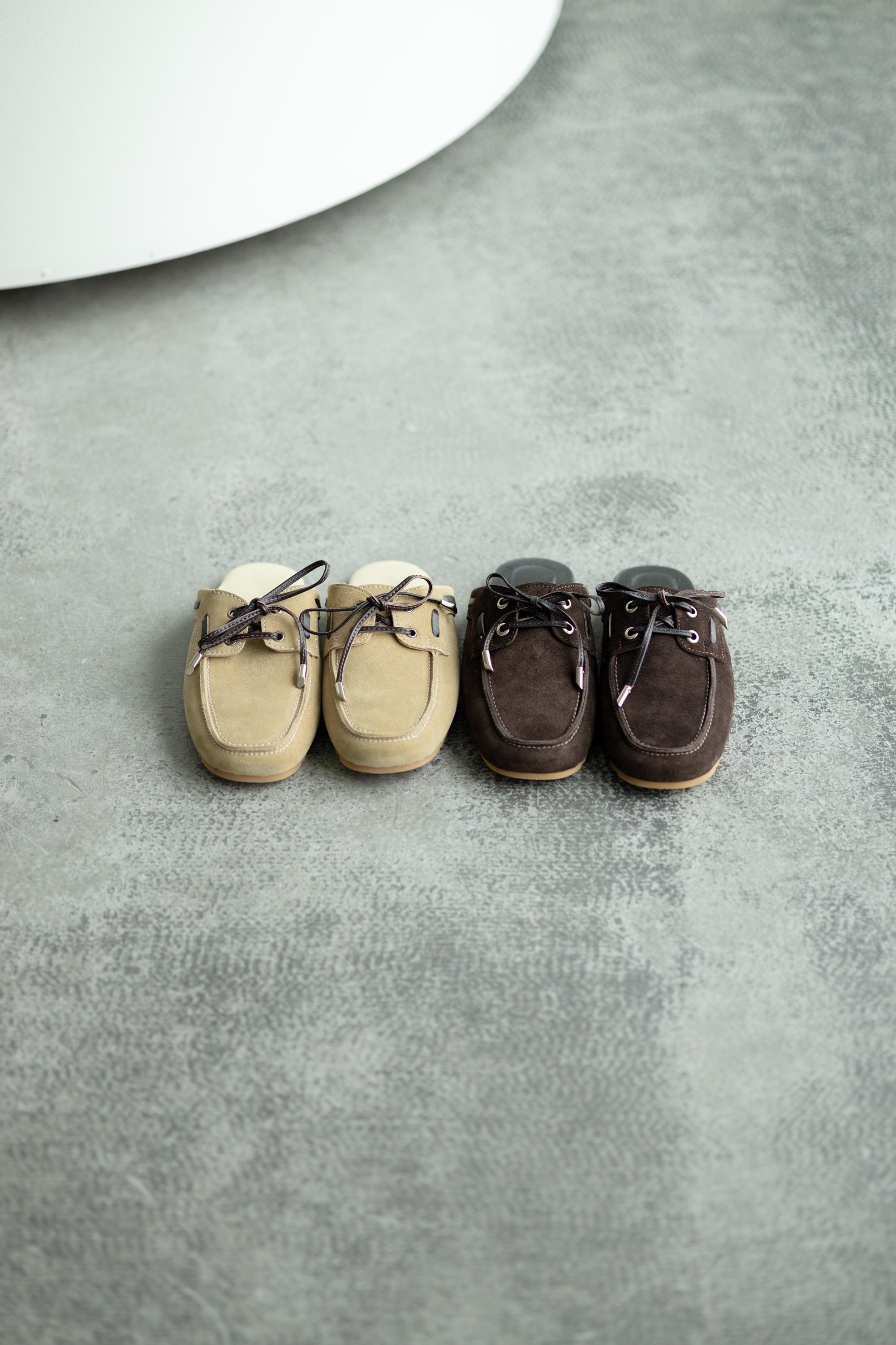 Lightweight flexible sole beige suede mules close-up
