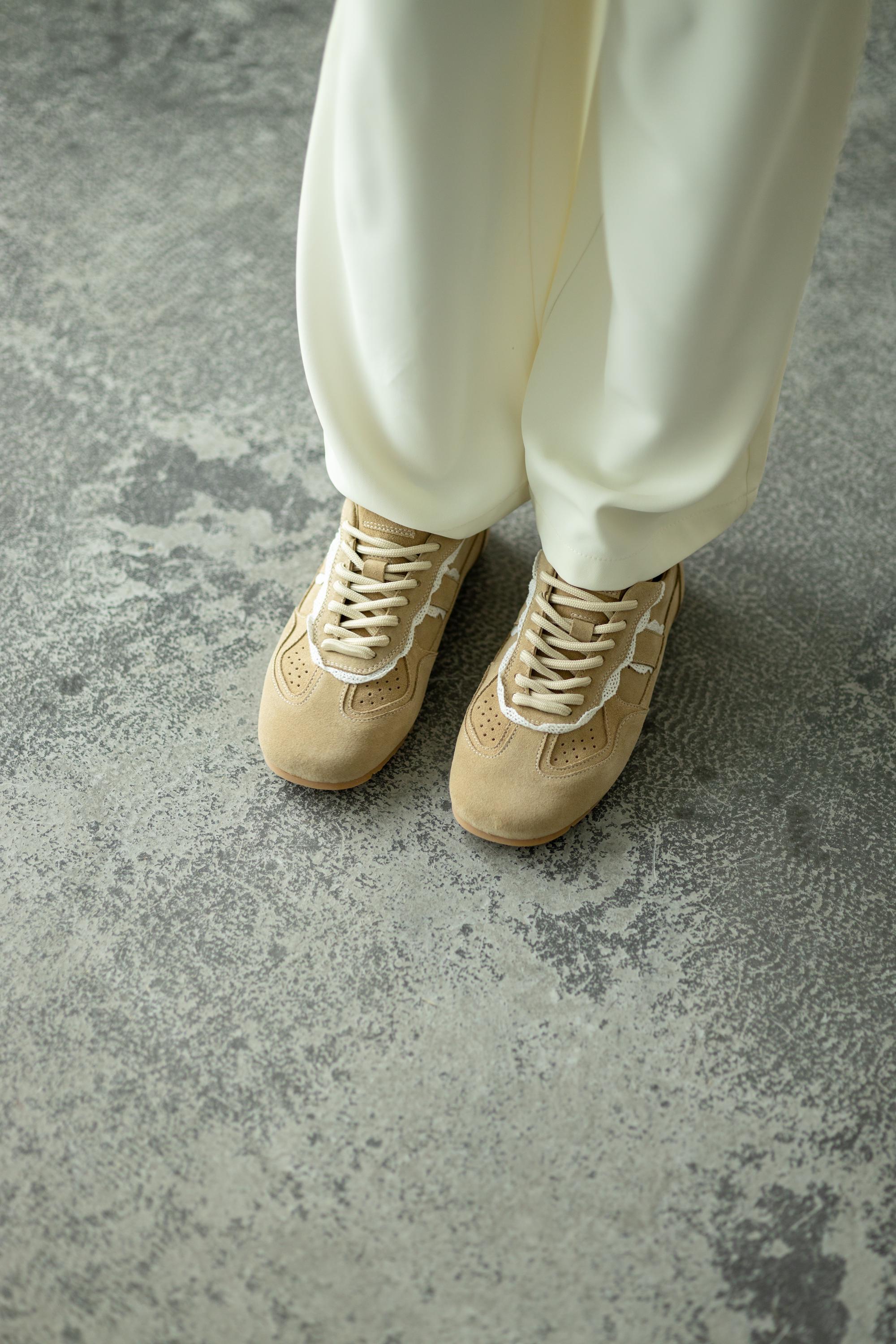 Flexible sole lightweight suede casual sneakers